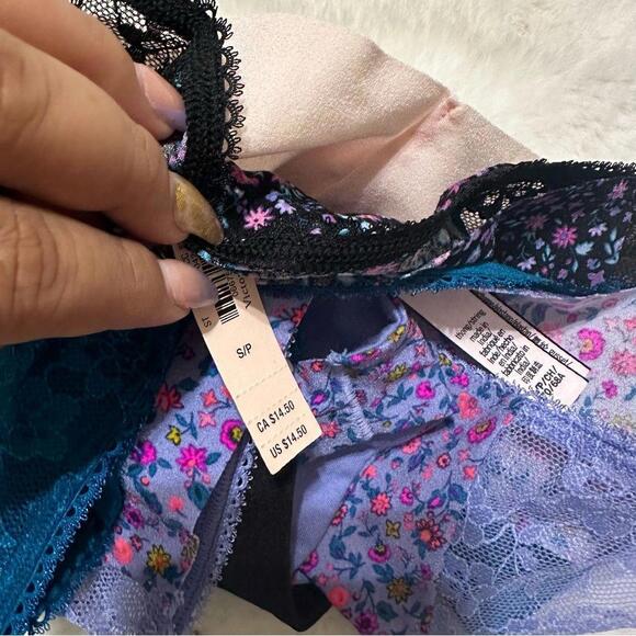 Victoria’s Secret No Show Thong Pack - Picture 4 of 4